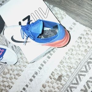 Air Max 270 Flyknit 10.5 men's